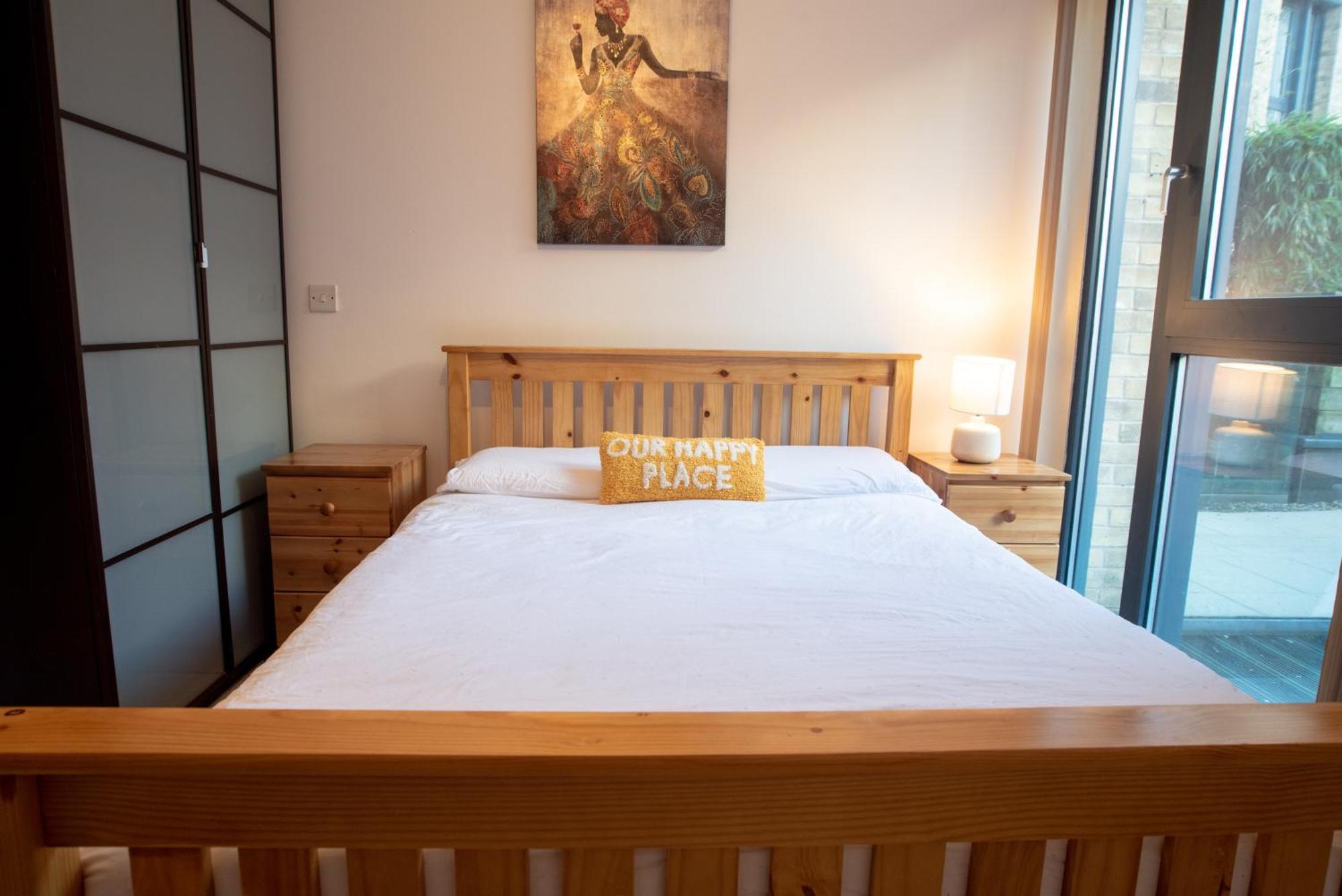 Two-Bedroom Luxury Apartment With Workspace, Free Secure Parking & Coffee เบอร์มิงแฮม ภายนอก รูปภาพ