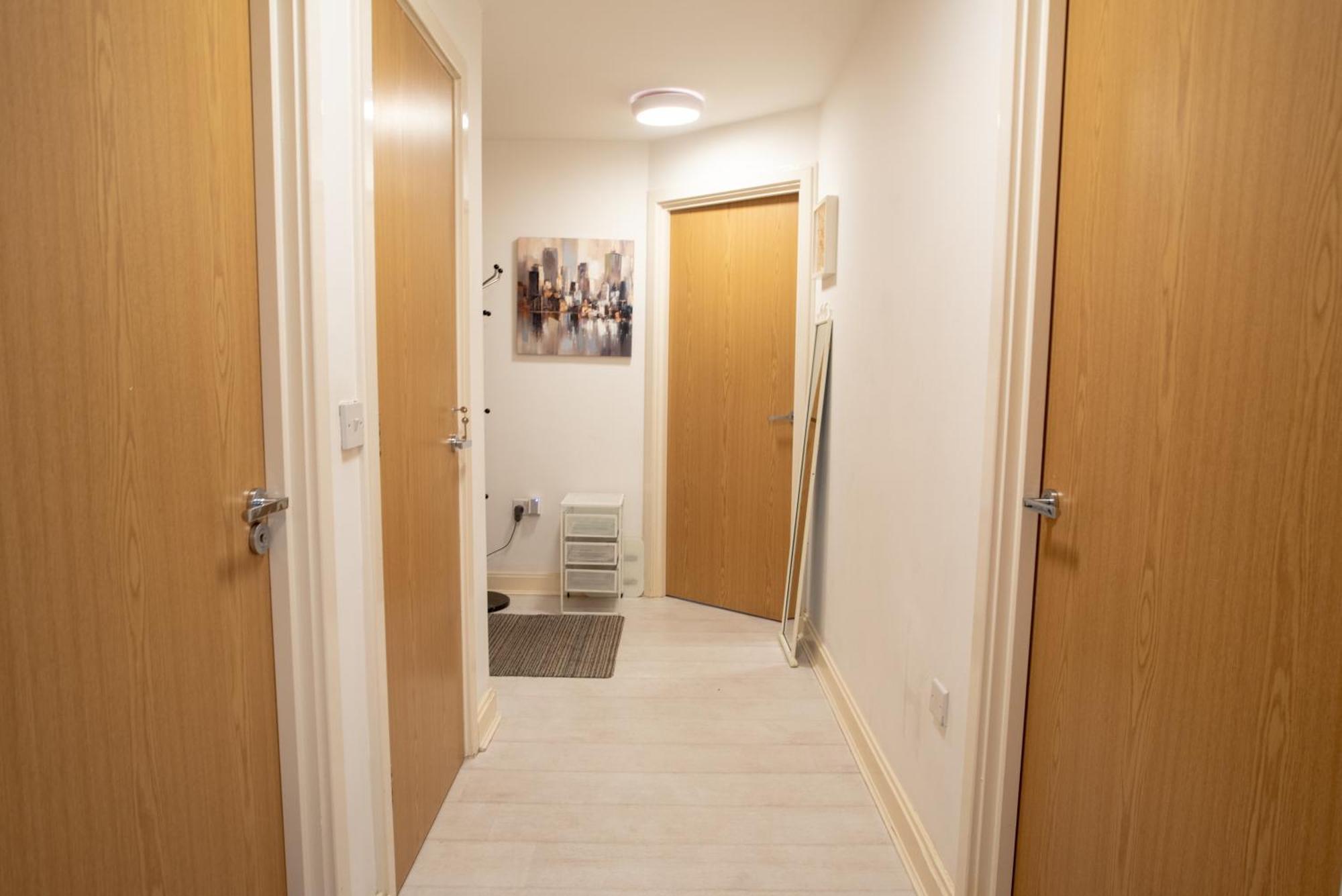 Two-Bedroom Luxury Apartment With Workspace, Free Secure Parking & Coffee เบอร์มิงแฮม ภายนอก รูปภาพ