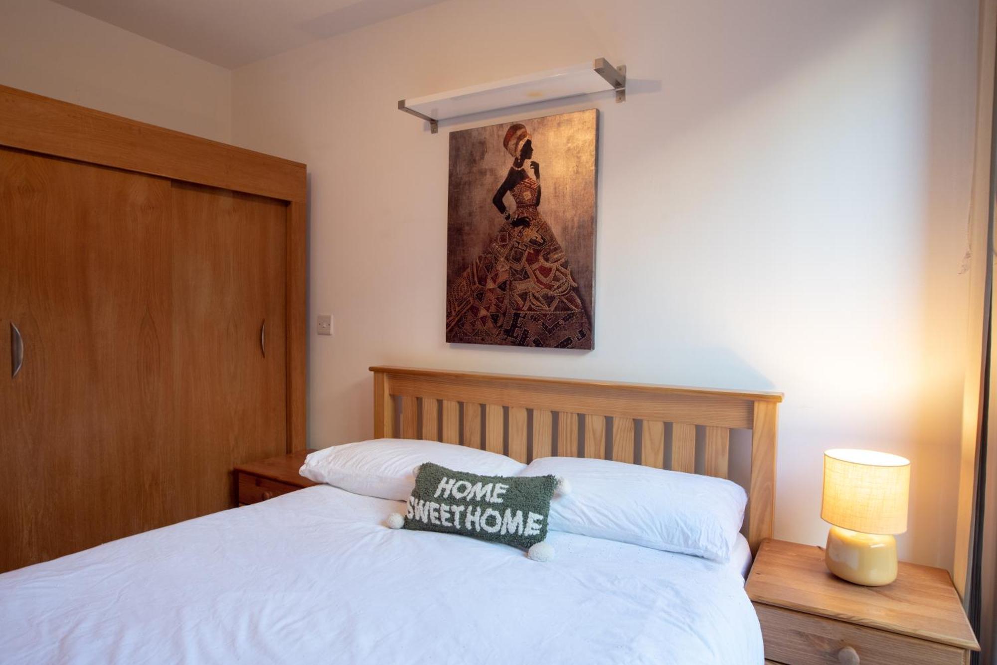 Two-Bedroom Luxury Apartment With Workspace, Free Secure Parking & Coffee เบอร์มิงแฮม ภายนอก รูปภาพ