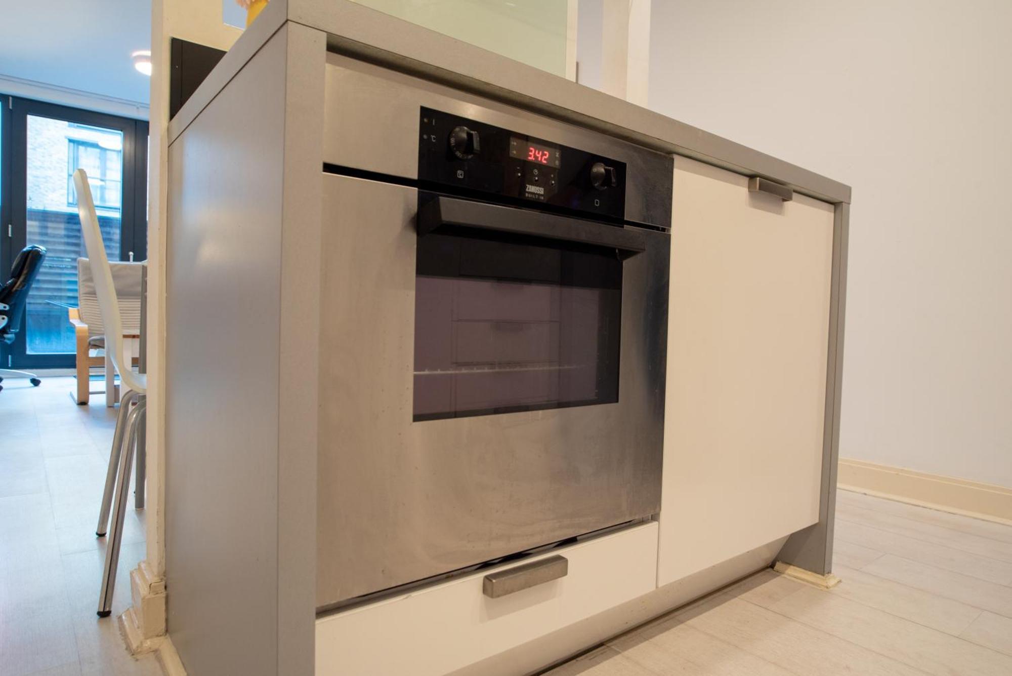 Two-Bedroom Luxury Apartment With Workspace, Free Secure Parking & Coffee เบอร์มิงแฮม ภายนอก รูปภาพ