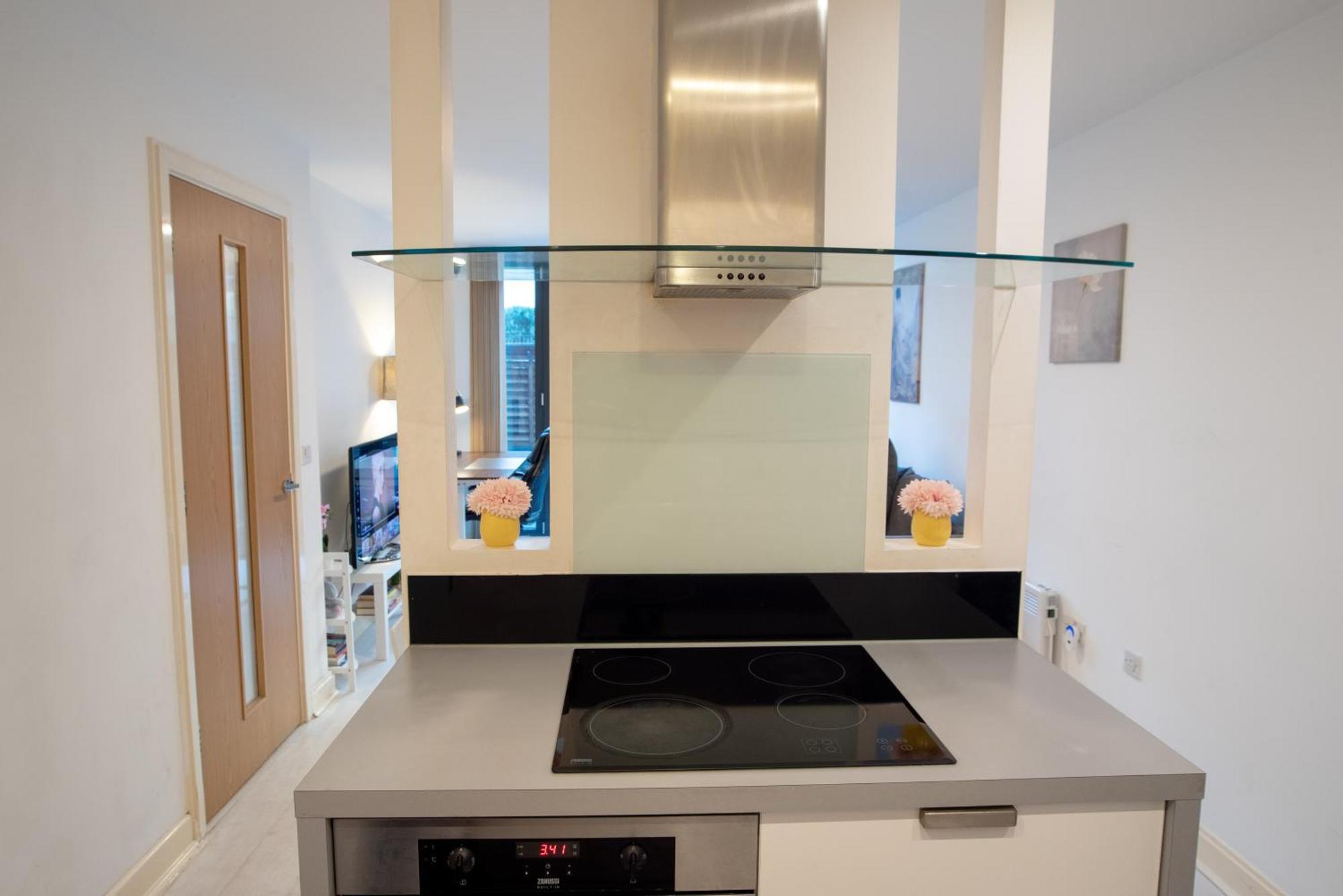 Two-Bedroom Luxury Apartment With Workspace, Free Secure Parking & Coffee เบอร์มิงแฮม ภายนอก รูปภาพ