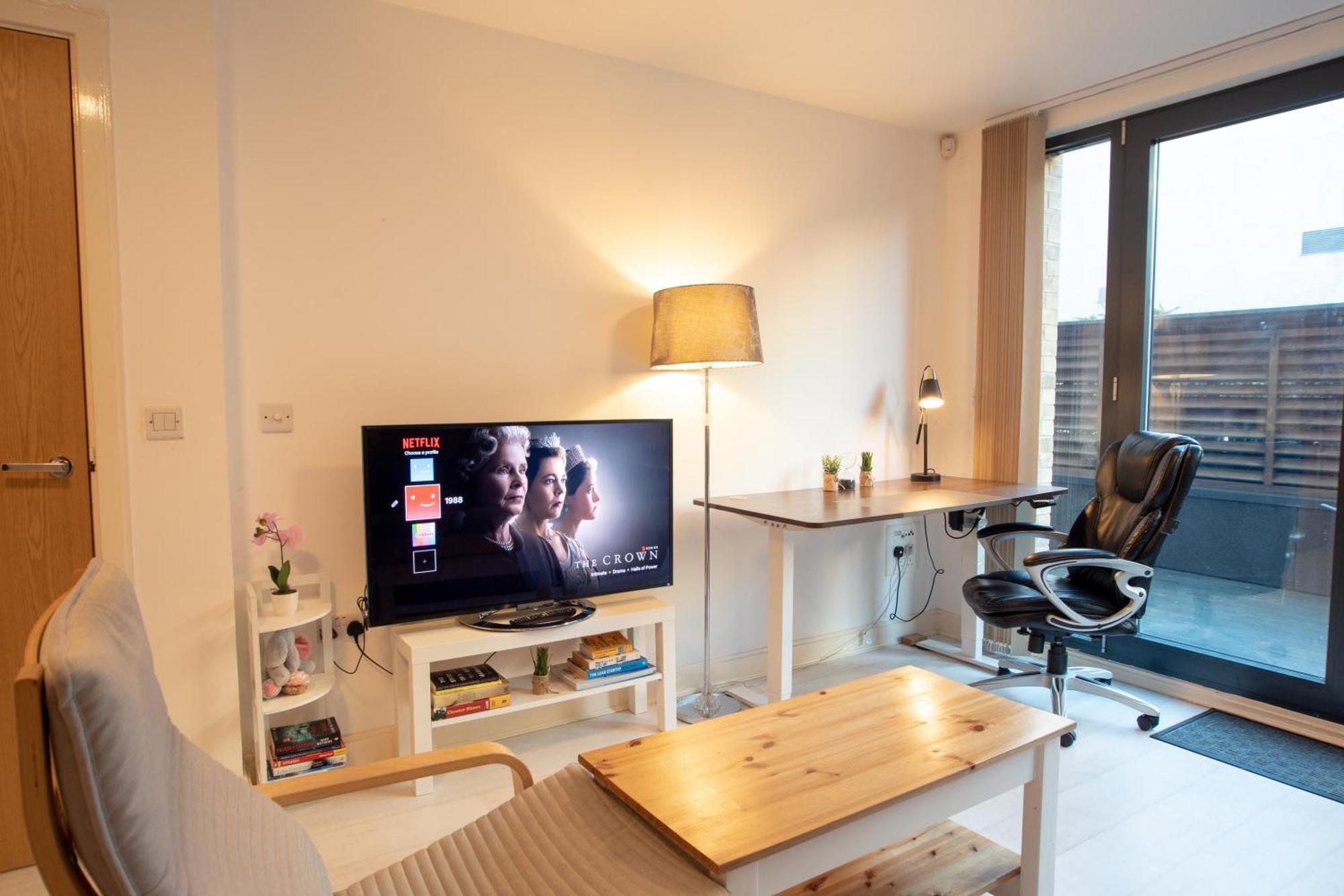 Two-Bedroom Luxury Apartment With Workspace, Free Secure Parking & Coffee เบอร์มิงแฮม ภายนอก รูปภาพ