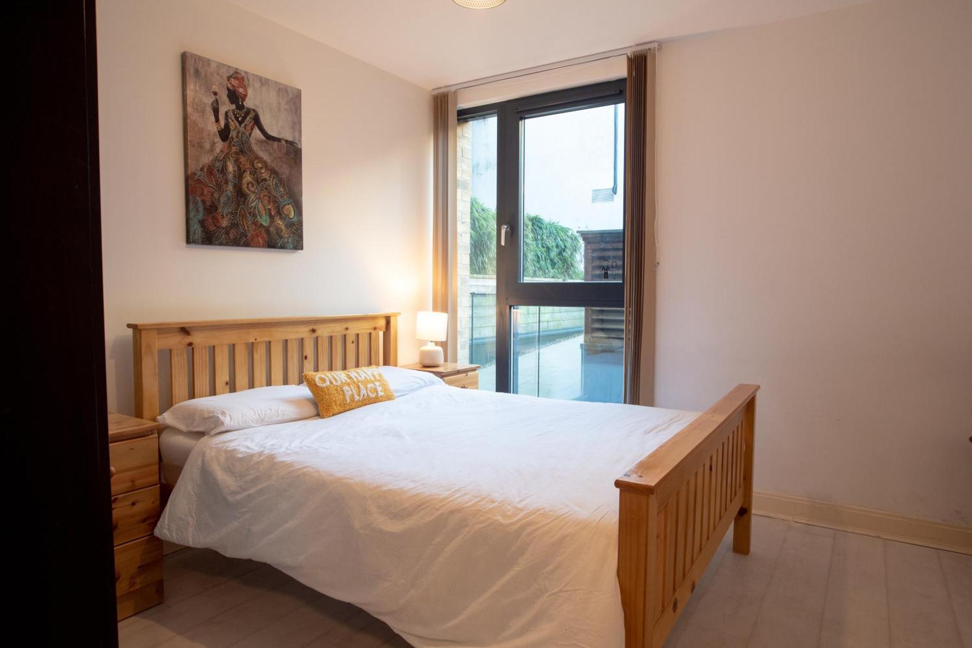 Two-Bedroom Luxury Apartment With Workspace, Free Secure Parking & Coffee เบอร์มิงแฮม ภายนอก รูปภาพ