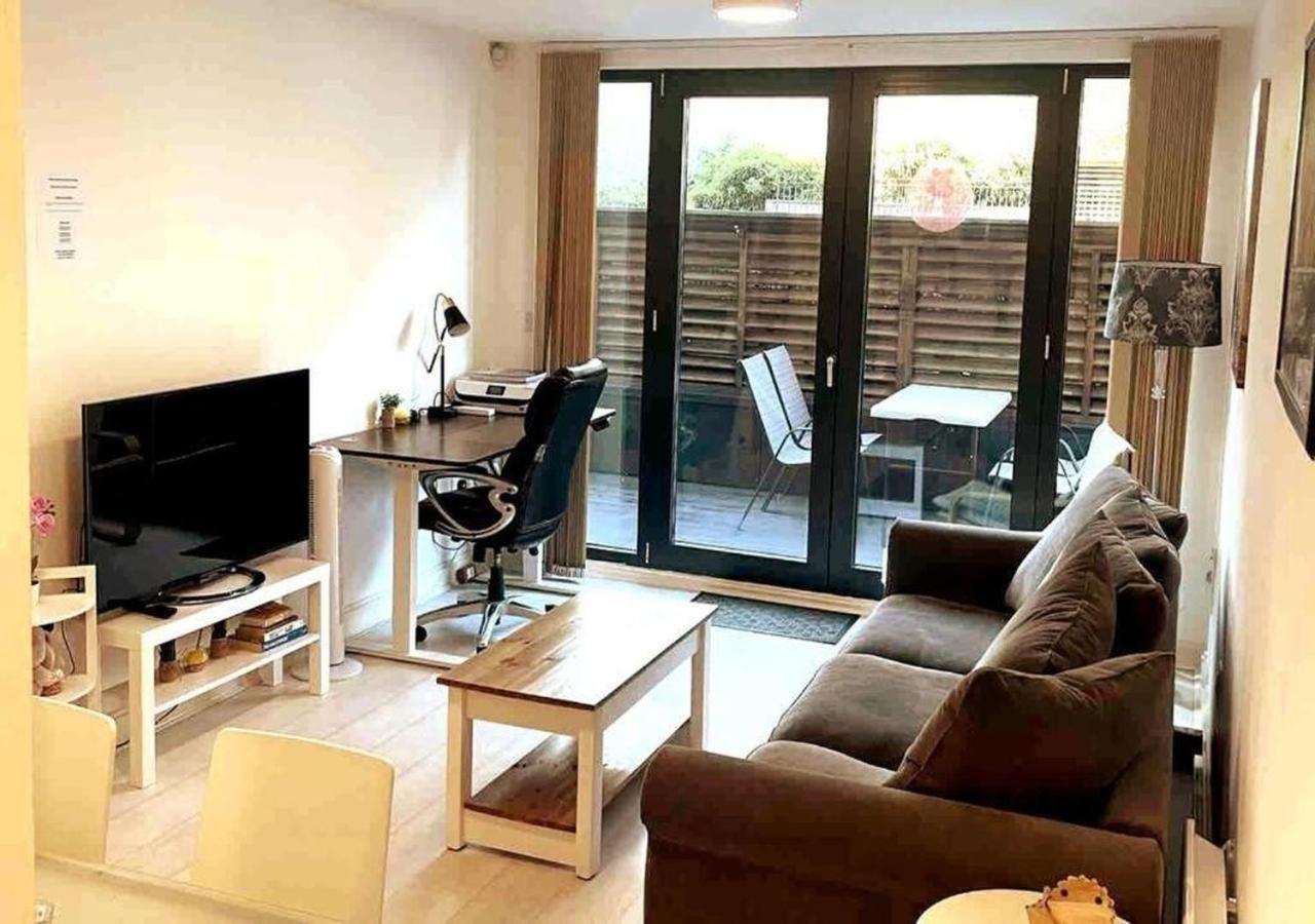 Two-Bedroom Luxury Apartment With Workspace, Free Secure Parking & Coffee เบอร์มิงแฮม ภายนอก รูปภาพ